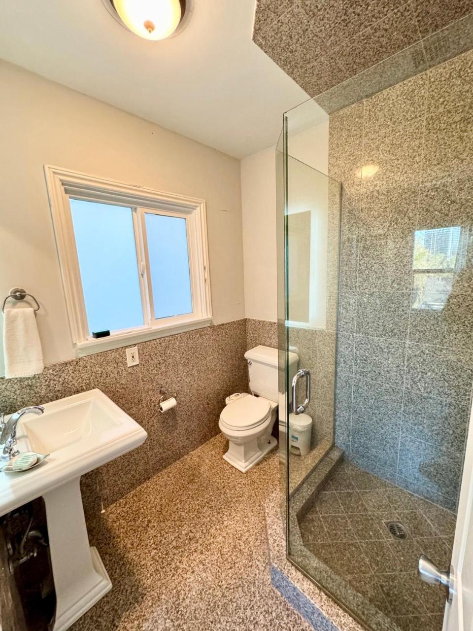 #Universal Apartment Лос Анджелис Стая снимка